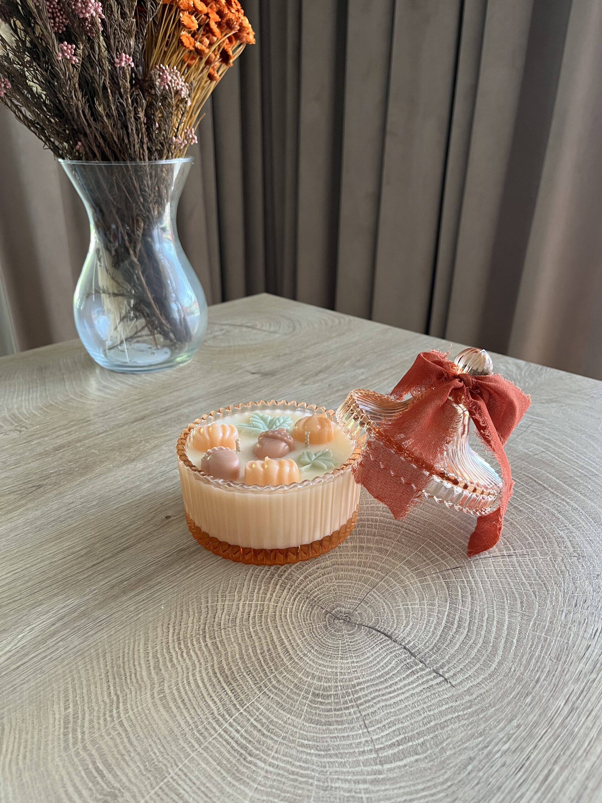 Świeca w cukiernicy JESIEŃ (Pieczone Jabłko) 250ml - obrazek 2